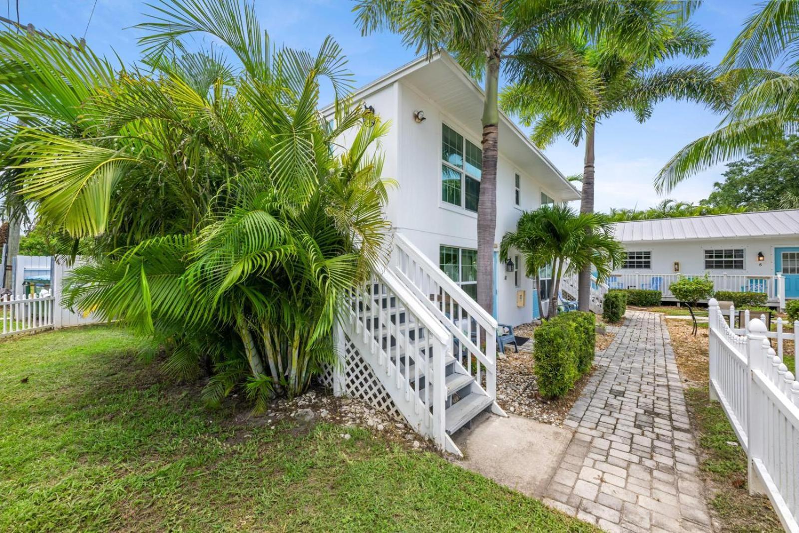Seahorse Beach Bungalows Форт Пиърс Екстериор снимка